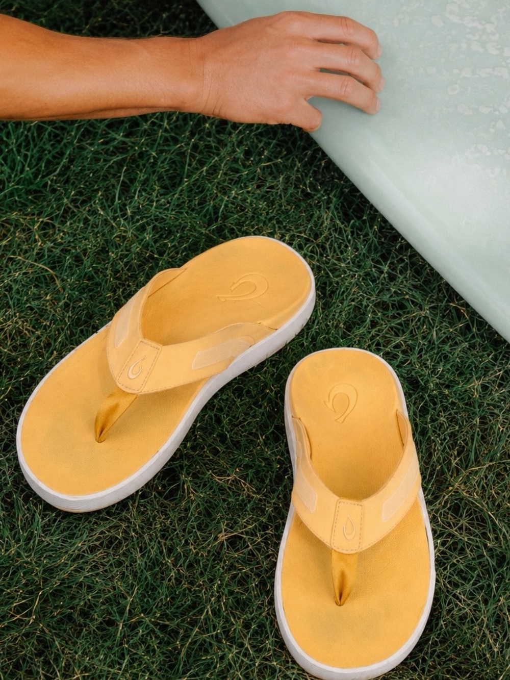 Men’s Olukai Orange White Leeward Sandals Slip On Flip Flops Size 11